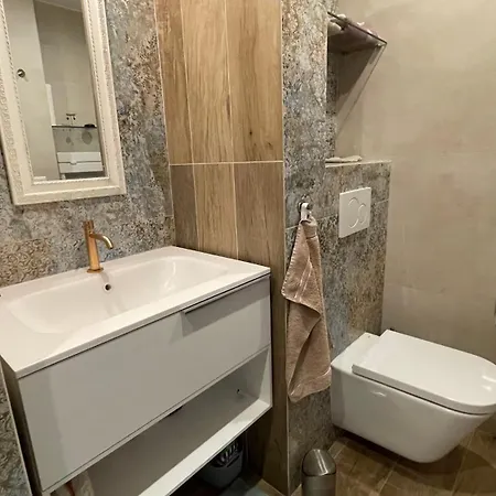 Comfortable And Modern Two Bedroom Apartment