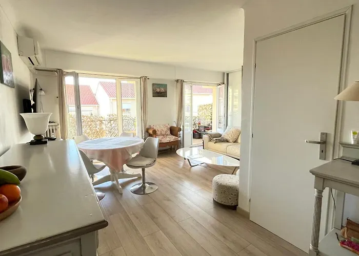 Comfortable And Modern Two Bedroom * كان