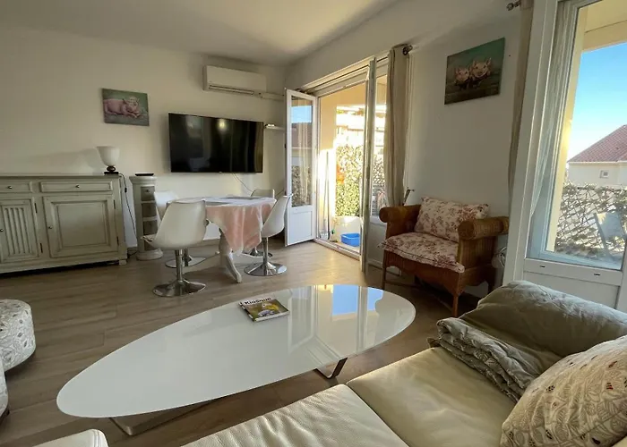 Comfortable And Modern Two Bedroom شقة *