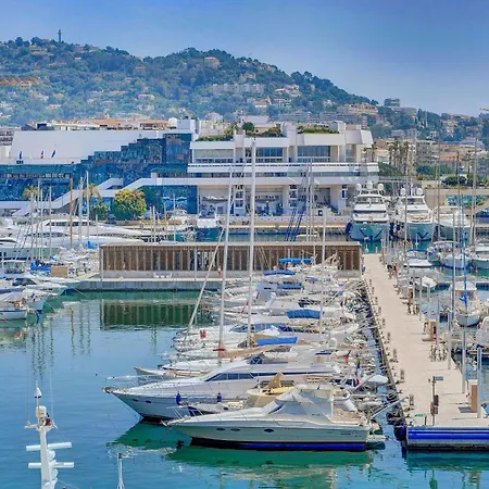 Comfortable And Modern Two Bedroom 칸느